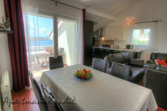 Apartman Kondic 오미살즈 외부 사진