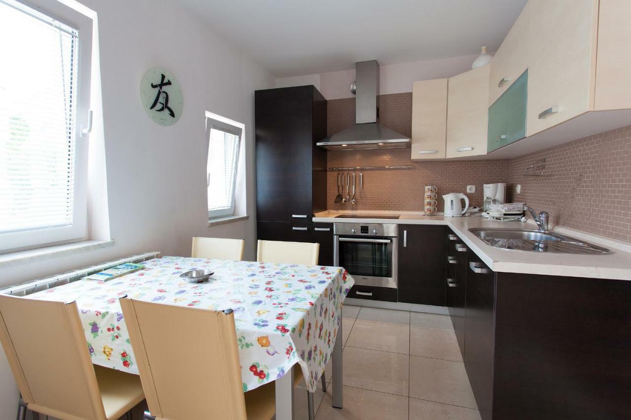 Apartman Kondic 오미살즈 외부 사진